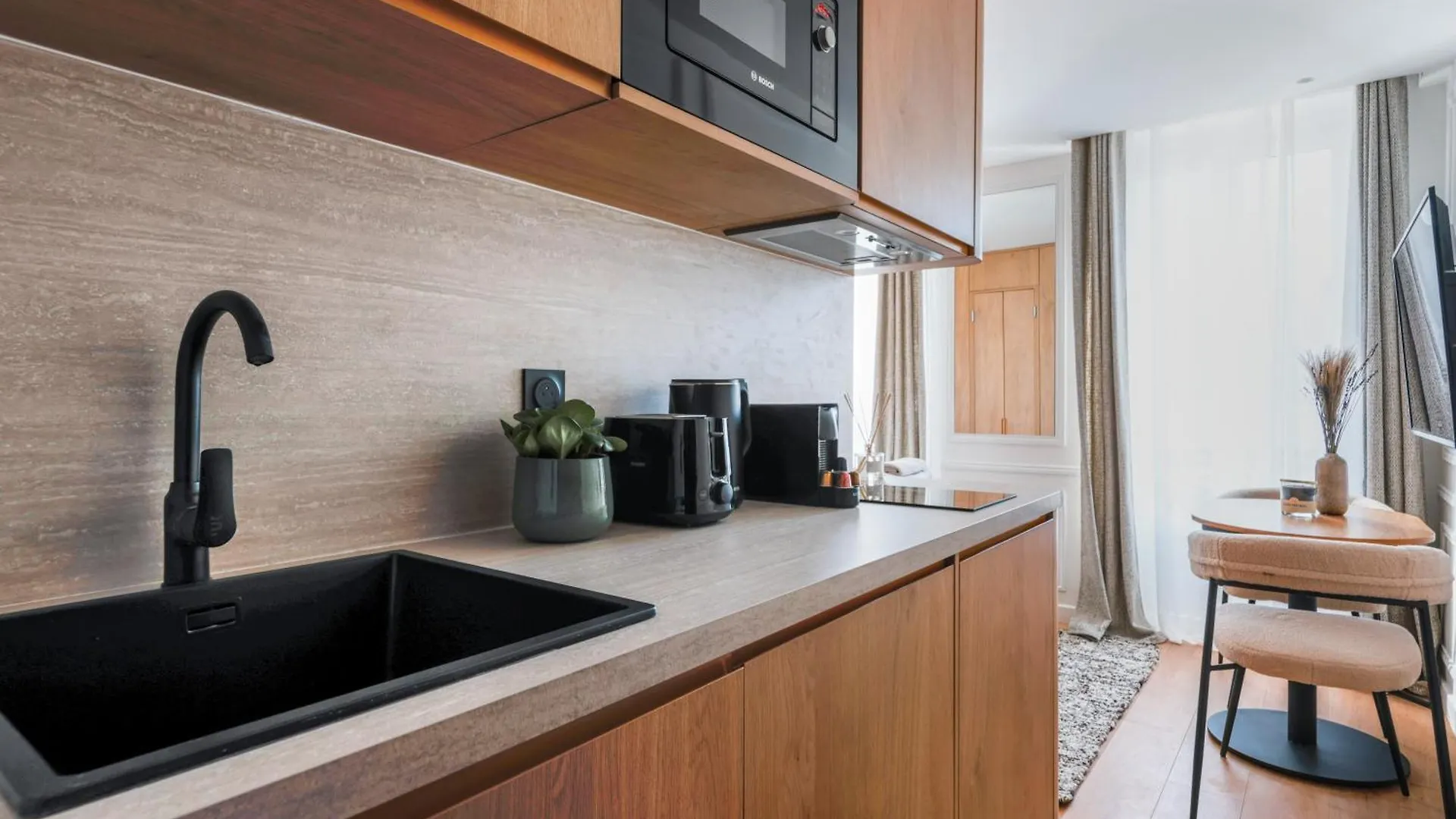 Petit Refuge Urbain - Paris 11 Apartment 0*,